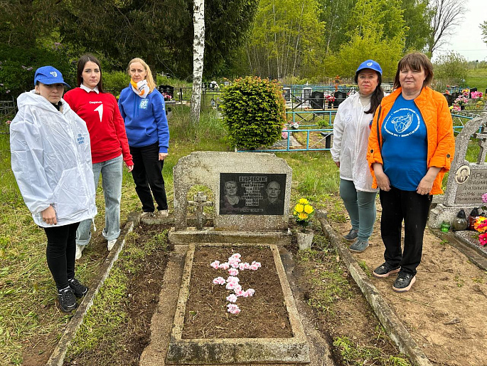 Марина Матюнина встретилась с многодетными семьями Озерска и приняла участие в патриотической акции