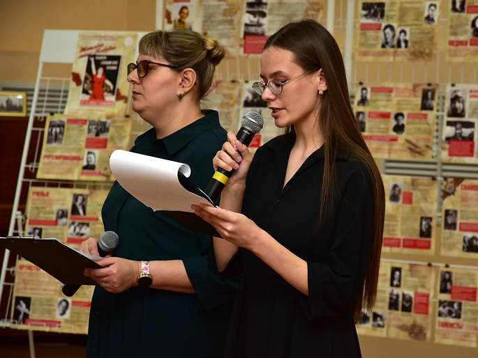 Великолукский женсовет провел литературно-музыкальную встречу "Что войне до сути женской тонкой"