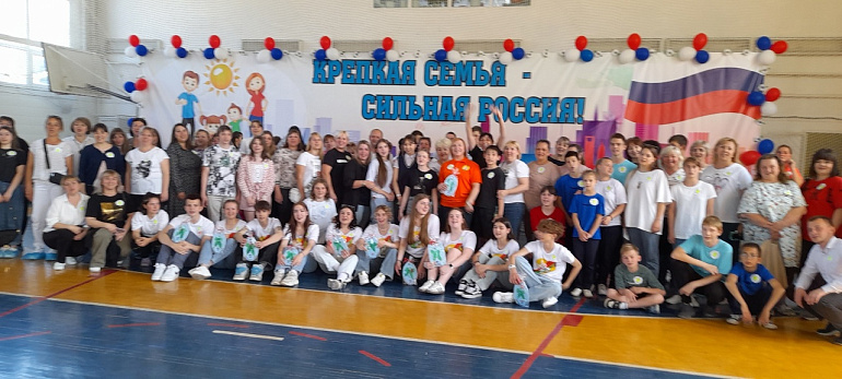 В Ростовской области прошел родительский форум "Крепкая семья - сильная Россия"