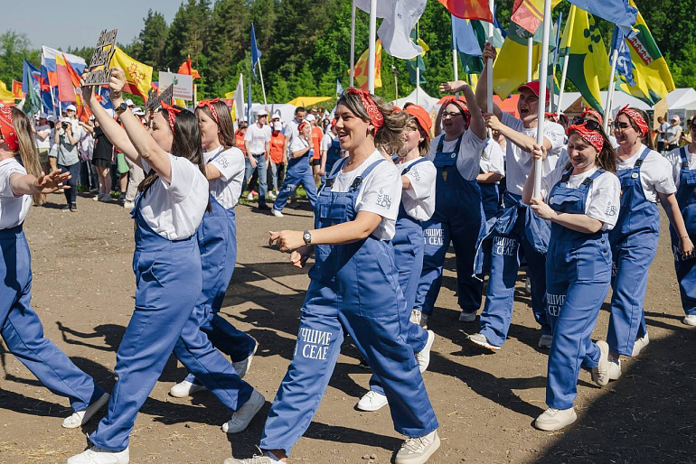 Союз женщин Чувашии организовал на агрослете дискуссию о значении семьи