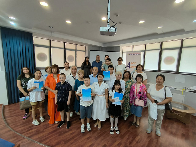 В Калмыкии юбилей фонда "Дари Добро" отметили подведением итогов конкурса среди детей с ОВЗ