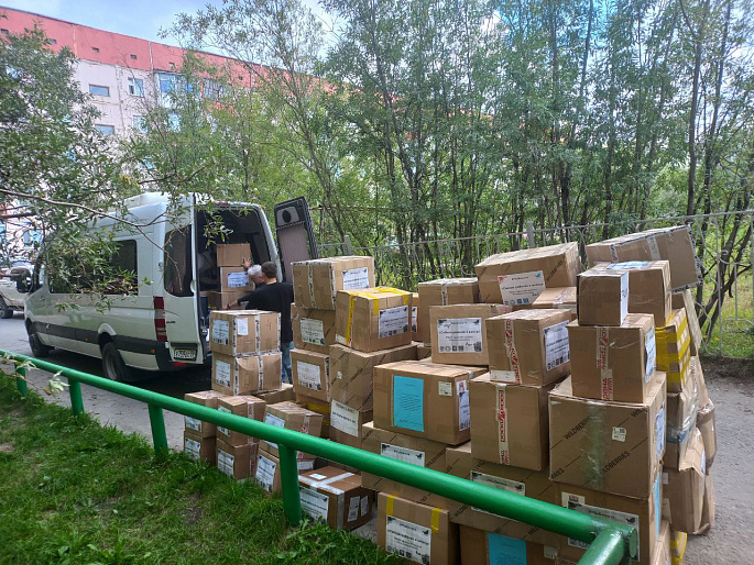 400 школьных ранцев отправлено из Нового Уренгоя детям Волновахи
