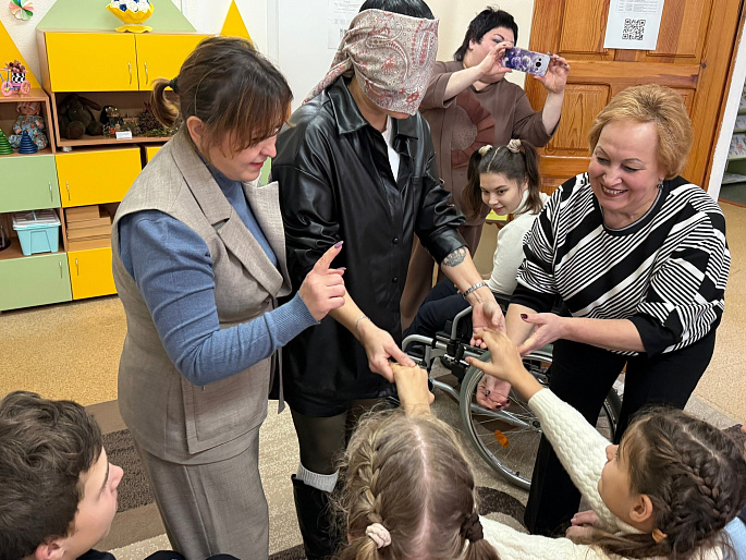 Майнский женсовет навестил детей в отделении реабилитации «Исток»