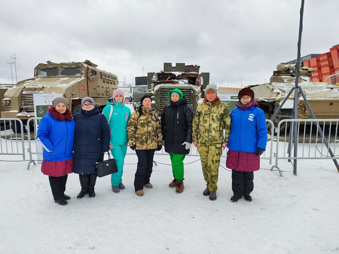 Активистки Новоуренгойского женсовета приняли участие в открытии выставки «Сила V правде – гордость и победа»