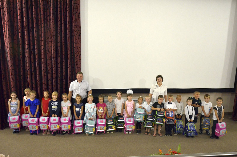 Благотворительная акция "Семья - семье": помощь школьникам Добринского района