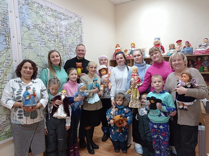 Приоткроем дверь в детство...