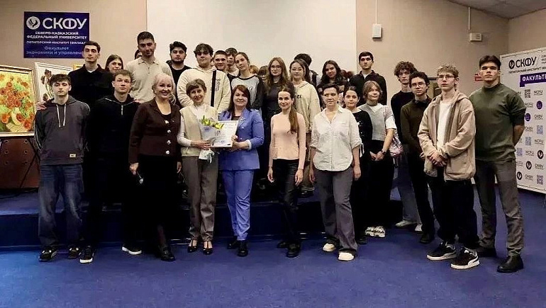 В Пятигорске открылась выставка картин активистки городского женсовета