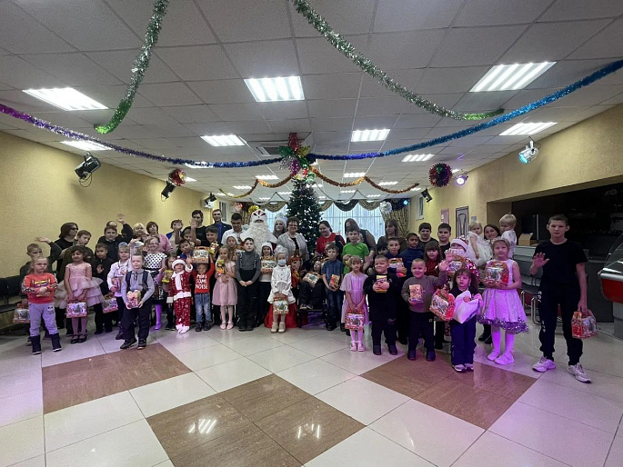 Оренбургские союзницы поздравили с Новым годом ребятишек, которые нуждаются в особой заботе
