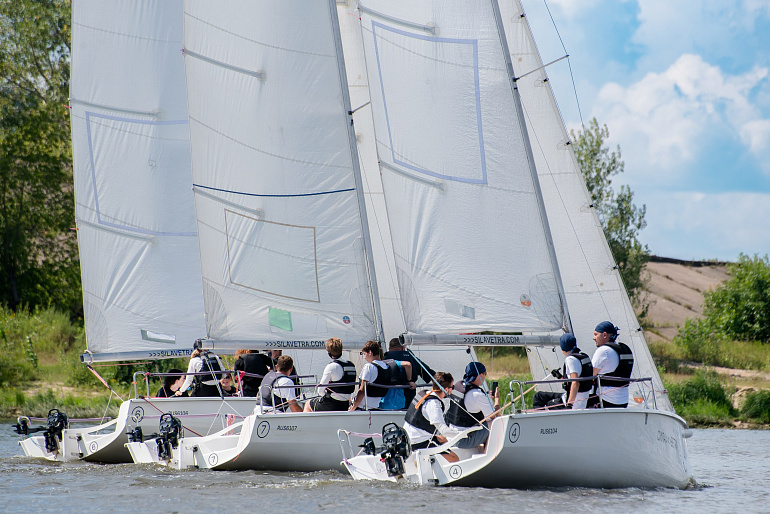 Семейная парусная регата открыла региональный Фестиваль «Семья в спорте»