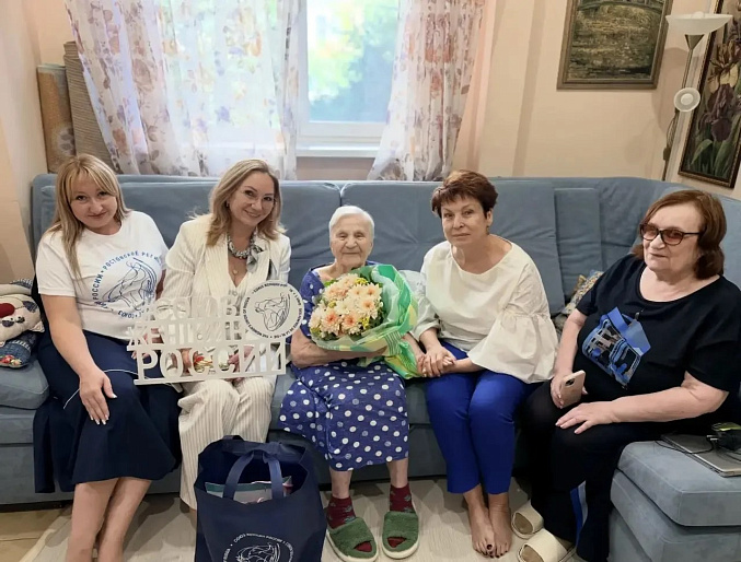 Две судьбы длиною в век: донские союзницы поздравили 100-летних юбиляров