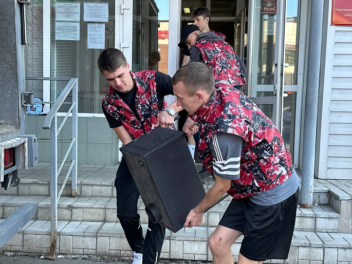 Жители Бийска отправили бойцам «теплый» груз