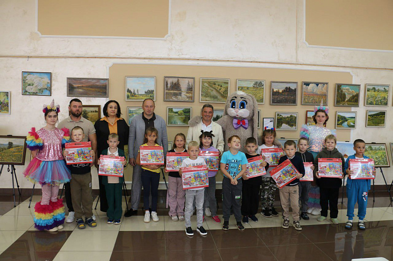 Хлевенский женсовет вместе с партнерами подарил праздник первоклассникам