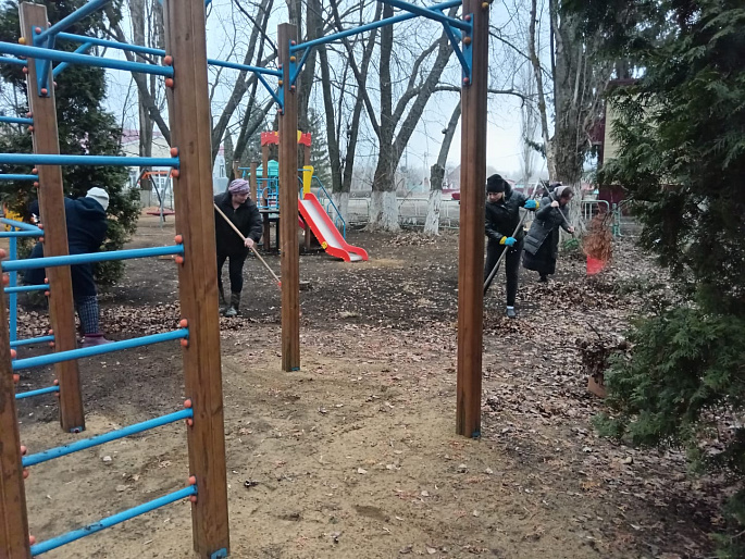 В Добринском районе провели первые в этом году субботники