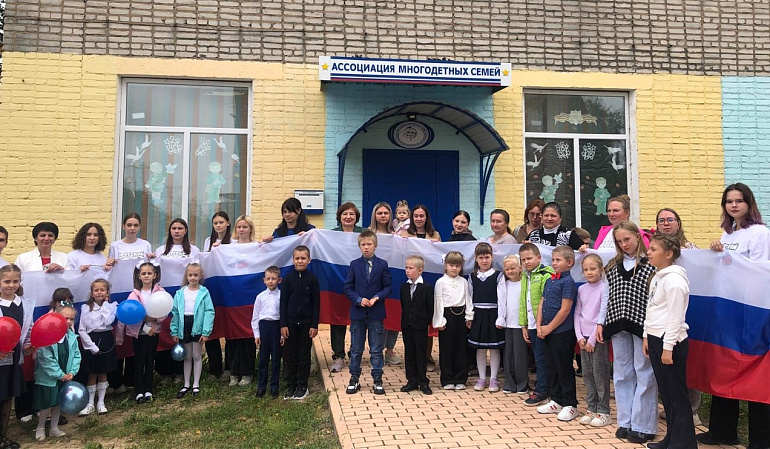 В Суворове тульские союзницы провели встречу с многодетными семьями