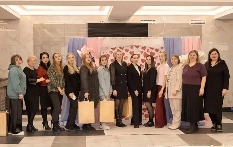 Корсаковский женсовет вручил подарки будущим мамам