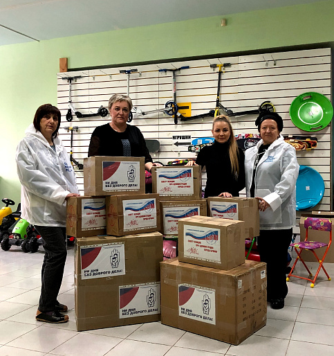 Новогодние подарки для детей Брянки