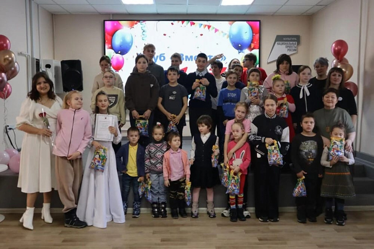 Женсовет Новоалтайска вместе с партнерами отметил день рождения Клуба для особенных детей и их родителей