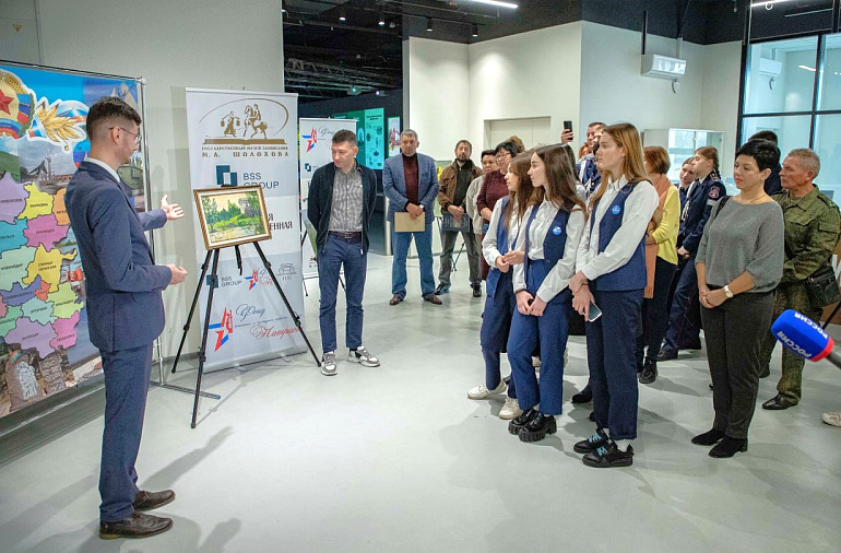 Школы ЛНР украсят картины современных российских художников