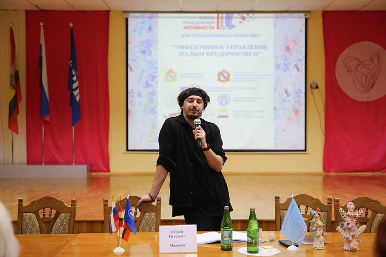 Встреча слушательниц  Школы гражданской активности с режиссером театра "3Д"