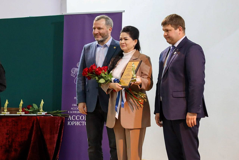 Представительницы Мариупольского женсовета - победительницы премии «Юрист года»