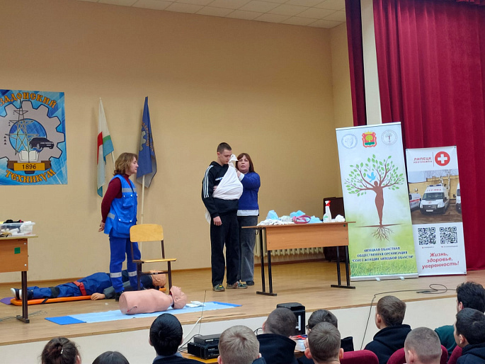 В Задонском политехническом техникуме прошло обучение по проекту «Научись спасать жизнь»