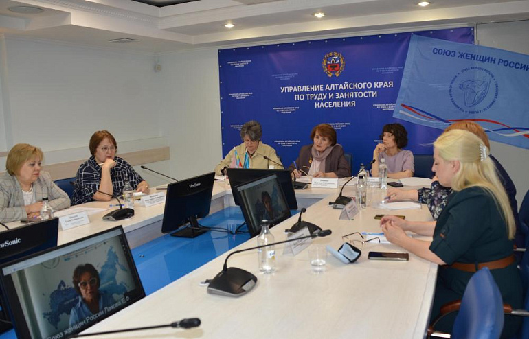 Опыт Алтайского края в сфере корпоративной демографии представили на стратегсессии СФО