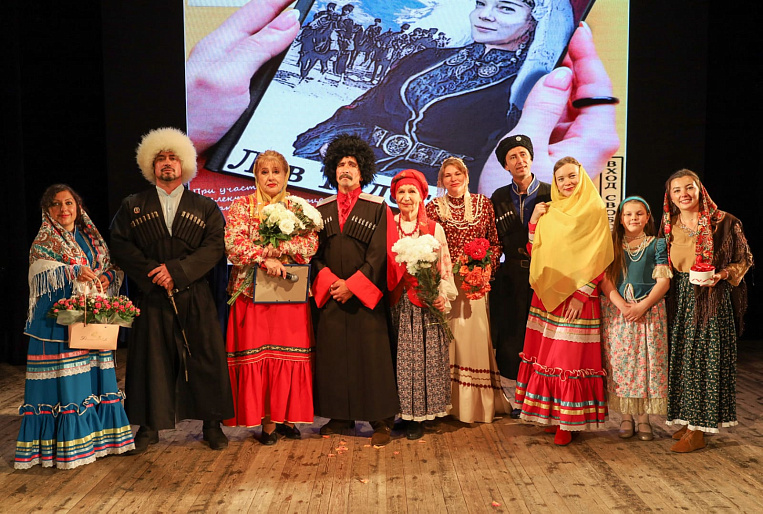 Севастополь увидел "Казаков" в постановке Посла культуры СЖР Веры Машинской