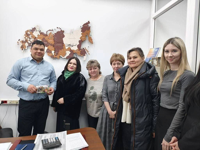 Союзницы-заводчанки из Бурятии поздравили отцов защитников Отечества