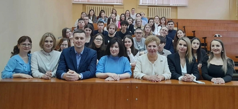 Союз женщин Коми поздравил будущих соцработников с Днем студенчества