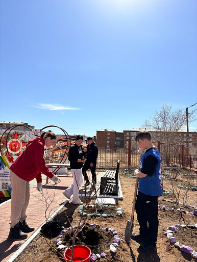 «Мы - за чистоту!» Женщины Бурятии участвуют в апрельских субботниках