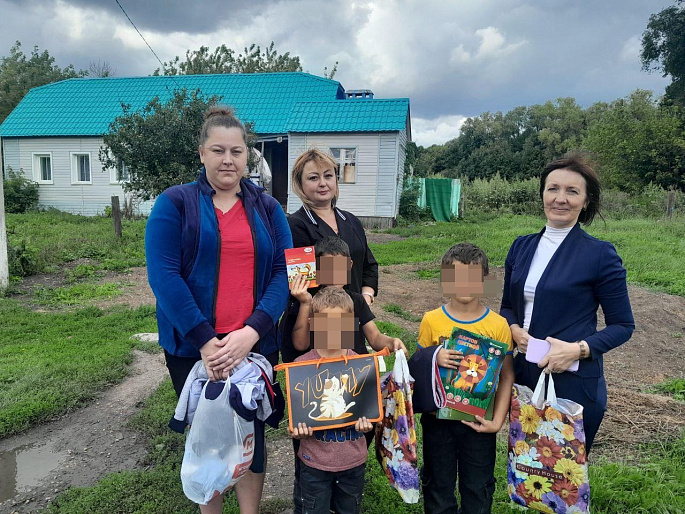 Акция "Соберём ребёнка в школу" в Краснинском районе - помощь нуждающимся семьям