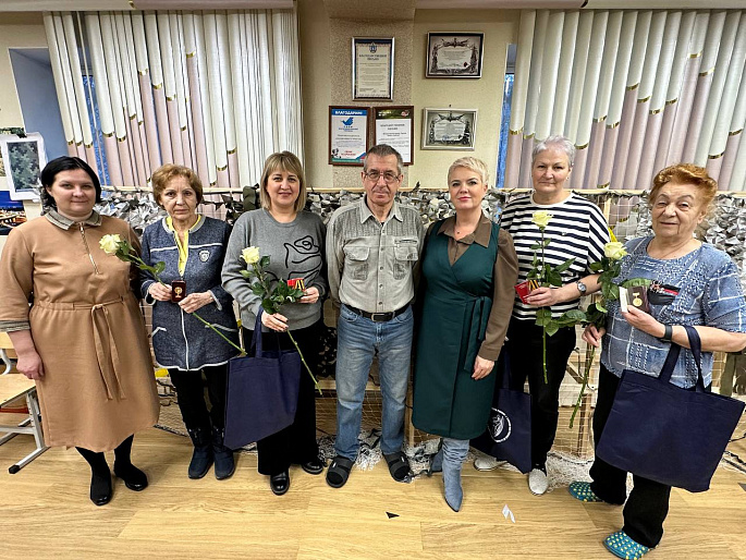 Активным женщинам Нового Уренгоя вручены награды Союза женщин России