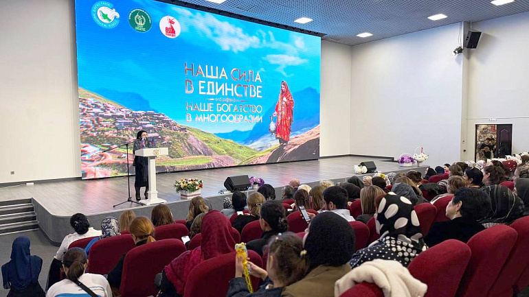 В Махачкале прошел слет девушек «Наша сила в единстве, наше богатство в многообразии»