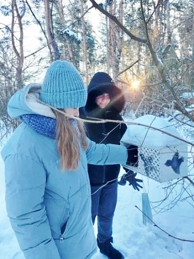 Активисты добровольческого отряда «Энергия добра» приняли участие в акции «Покормите птиц зимой!»