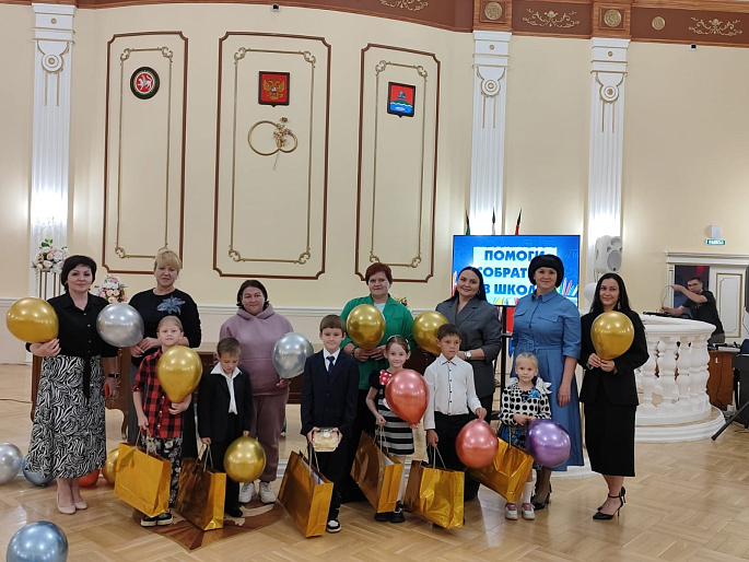 Женщины Татарстана присоединяются к акции "Помоги собраться в школу"