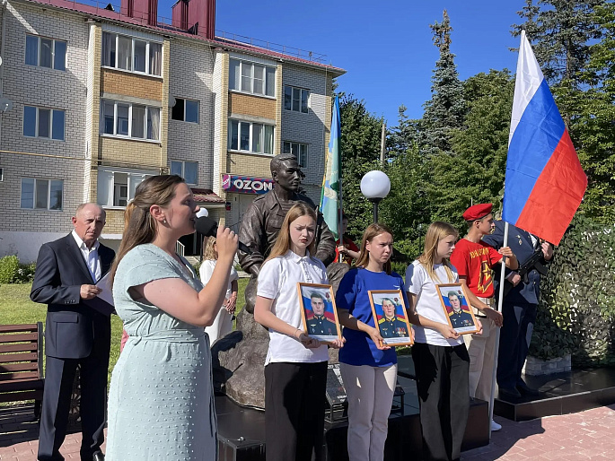 В Орловской области открыли памятник героическому экипажу МИ-8