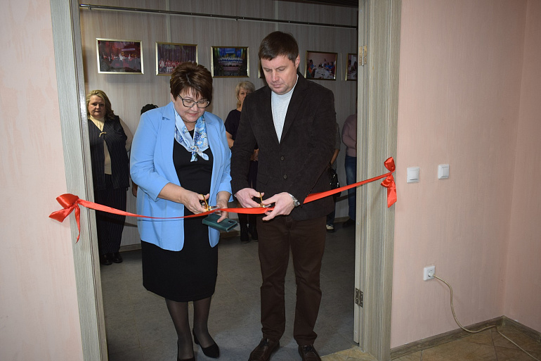 В Лев-Толстовском районе открылась фотовыставка «Женское лицо Победы»