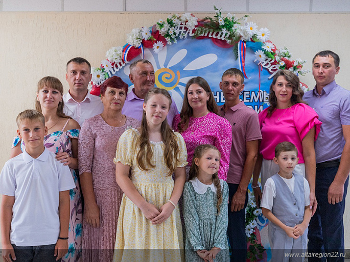 Женсоветы Алтайского края организовали праздники в кругу родных и друзей