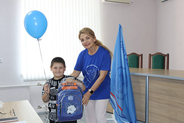 Омские союзницы собрали в школу первоклашек из семей наших героев