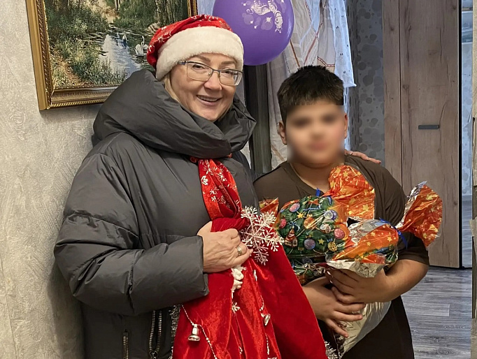 Союз женщин ЕАО вручил подарки детям, нуждающимся в особой заботе