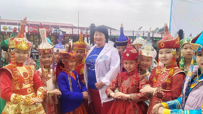 Женсовет Кызыла устроил мастер-классы для местных ребятишек