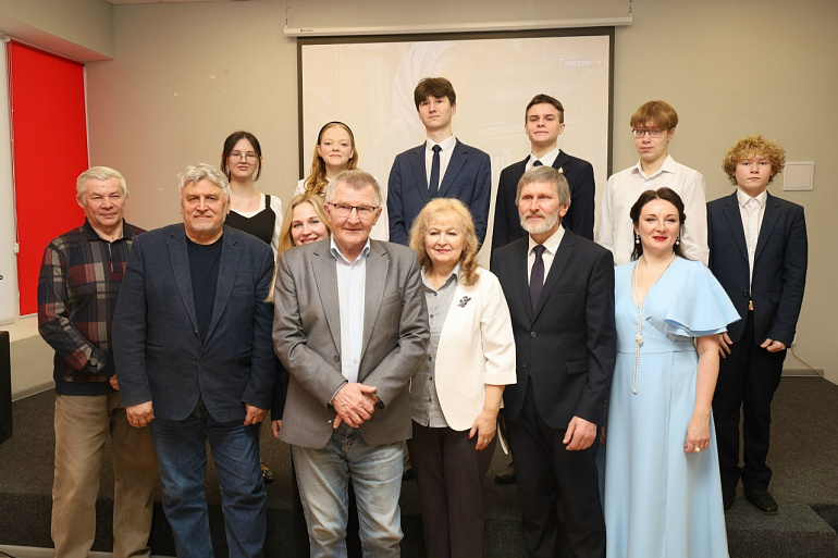 Произведение активистки Зуевского женсовета - в патриотическом сборнике «Материнский щит»