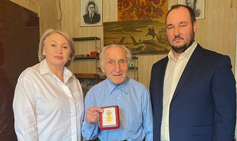 В юбилей освобождения Ленинграда в Астрахани чествовали блокадников