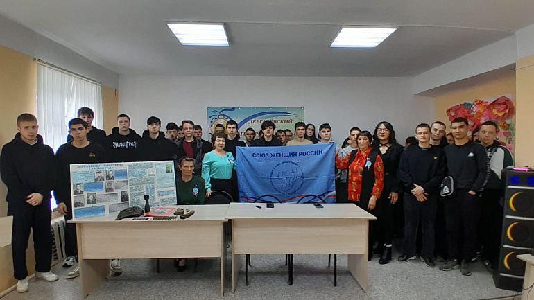 Дергачевский женсовет поговорил о важном с учащимися лицея