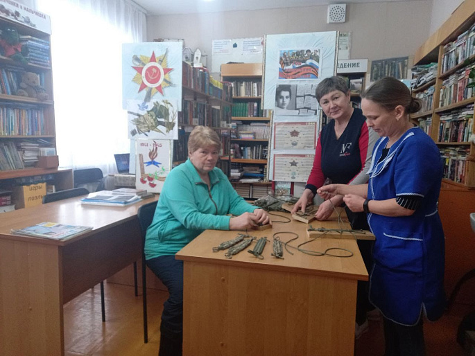 Нижнетавдинский женсовет приступил к изготовлению браслетов выживания