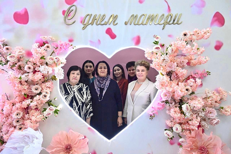 В Адыгее прошло торжественное празднование Дня матери и закрытие Года семьи