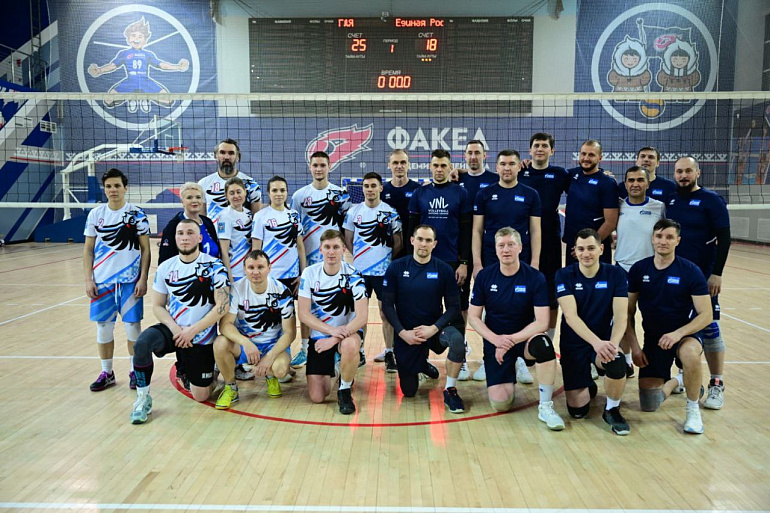 Женщины Нового Уренгоя поучаствовали в благотворительном турнире по волейболу