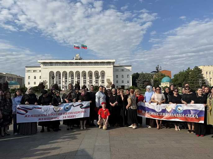 В Махачкале прошёл митинг «Женщины против неонацизма. Женщины — за мир!»