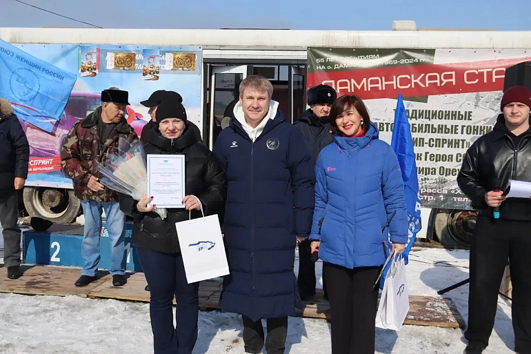 В Хабаровске авто-леди поборолись за кубок регионального отделения СЖР