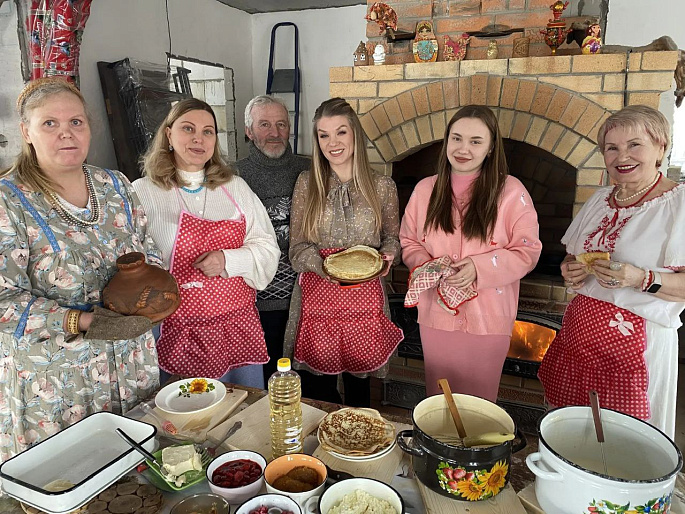 Хабаровские союзницы отстояли масленичную вахту у настоящей печки